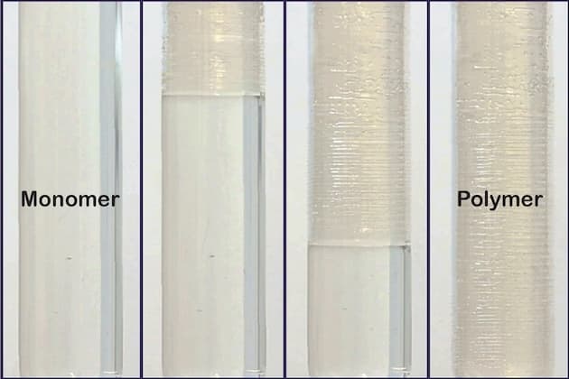 Bubble-free frontal polymerization of acrylates via redox-initiated free radical polymerization